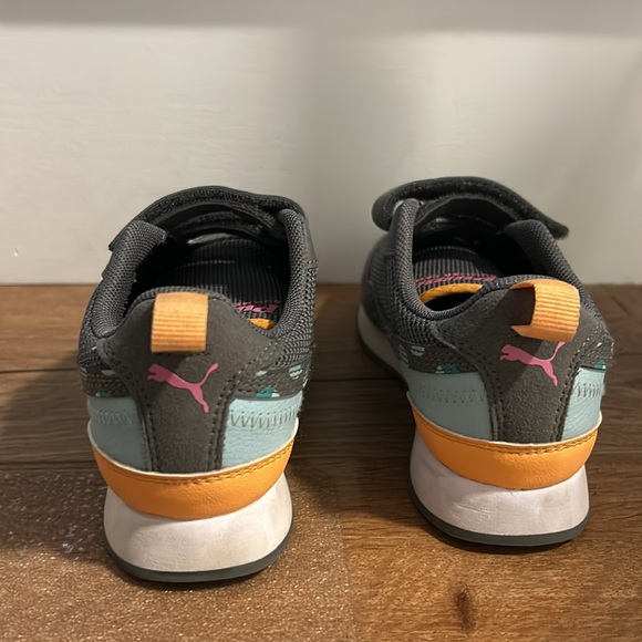 Kids puma sneakers size 13 C - used but decent condition - Picture 4 of 6